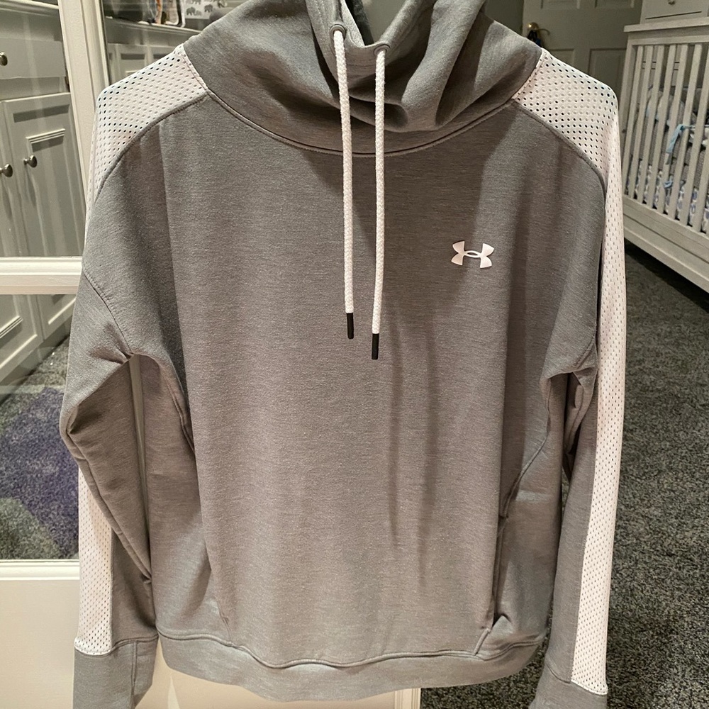 Under Armour Sweatshirt